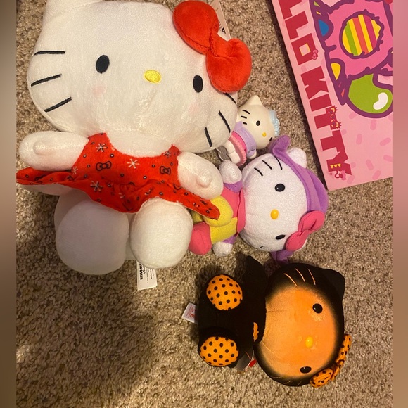 Hello Kitty Bundle - Picture 2 of 3